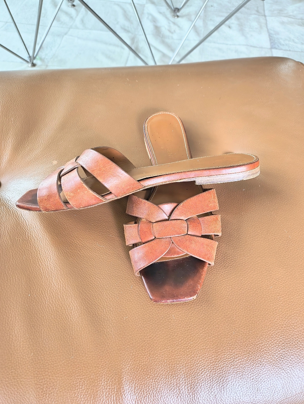 Yves Saint Laurent Tribute Flat - Picture 3 of 5